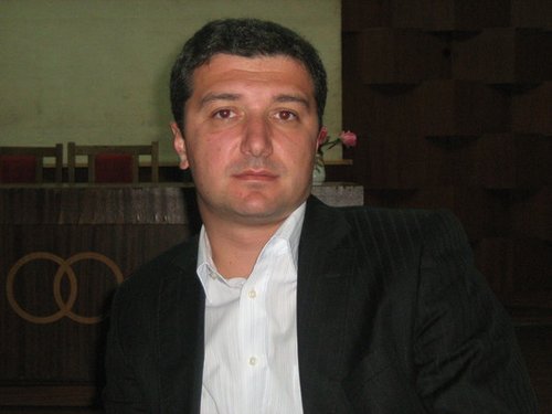 Драгомир Стойнев: Държавата прехвърля последиците от кризата върху най-слабите групи от обществото