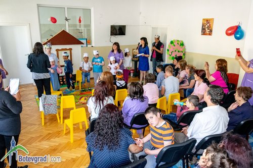 Инър Уийл клуб - Ботевград с благотворителна инициатива към децата от Дневния център в Ботевград