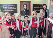 Коледари от ДГ „Славейче“ посетиха Община Ботевград