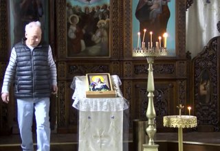 Млада жена е заловена да краде пари от храма Свето Вознесение господне Скрийншот