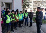 Третокласници от Етрополе със занятие по защита при бедствия, аварии и пожари