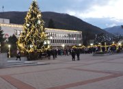 ЗА ПЪРВИ ПЪТ В ЕТРОПОЛЕ СИЯЕ КОЛЕДНО ГРАДЧЕ