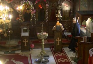 Отец Димитър, свещеникът, който 26 години служи в църквата на Врачеш Скрийншот