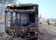 20 души бяха спасени след като автобус избухна в пламъци до Бургас (снимки)