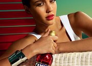 Джесика Алба е звездата от новия календар на Campari