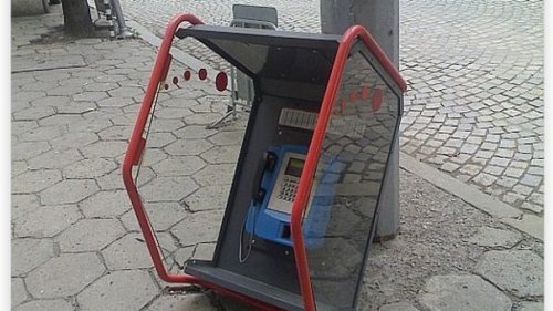 Сгащиха крадец, помъкнал уличен телефон