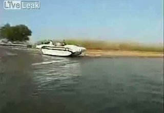 Това нещо се движи по вода, сняг, път Скрийншот