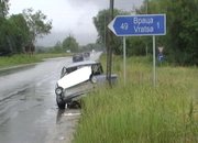Трабант се удари в електрически стълб