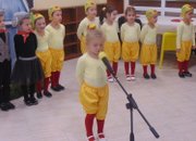Деца от Детска градина “Звънче“ поднесоха празнична програма в Дома за възрастни хора “Д-р Адриян Атанасов“ 