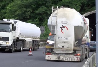 Мащабно учение за спасителни действия при катастрофа и пожар в тунел Ечемишка бе проведено днес Скрийншот