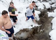 Именик извади кръста от ледените води на Стара река 