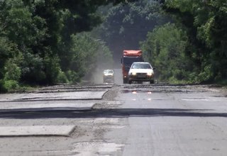 Спряха ремонта на пътя Ботевград-Скравена заради липса на пари Скрийншот