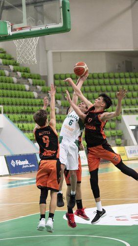 Балкан (15) с трета поредна победа на турнира на EYBL в Ботевград