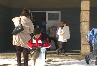 Учениците от първи до пети клас ще учат целодневно Скрийншот