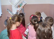 С книги и играчки Геотехмин и Елаците-Мед зарадваха децата от Етрополе
