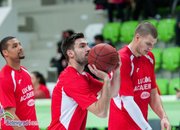 Тройка със сирената донесе щастлива победа на Лукойл Академик