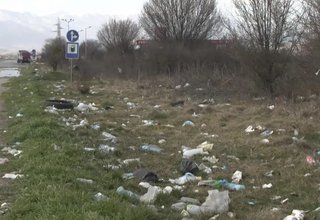 Пътищата край Ботевград са затрупани с боклуци Скрийншот