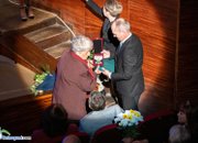 Две почетни отличия бяха връчени преди началото на концерт-спектакъла “Памет и бъдеще – 90 год. с името на Ботев и 140 год. читалище“