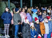 С коледна премяна засия централната част на Ботевград