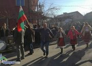 Фолклорни танци, духова музика и много настроение при изпълнението на обичая “Топене на пръстени“