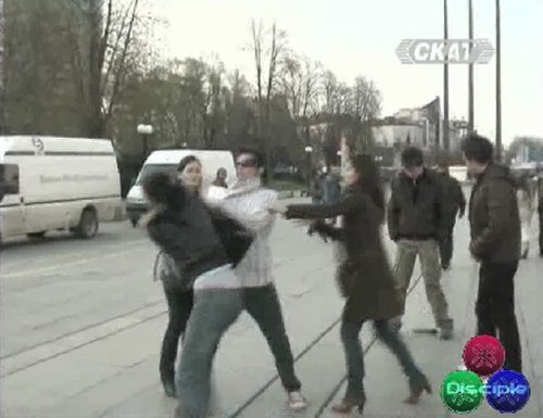 Денислав от Music Idol се сби с репортерка