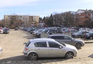 Общината води преговори със собствениците на терена до читалището Скрийншот