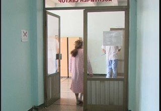 В двора на болницата бе пребит управителят на болница д-р Филев. Скрийншот