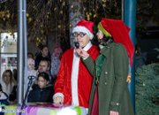 Тържествено запалиха светлините на коледна елха в центъра на Ботевград