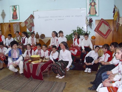 Празник на народното творчество в ПМГ  “Акад.проф.д-р Асен Златаров”
