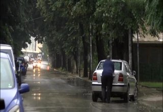 Въпреки обявения жълт код обстановката в община Ботевград е спокойна, няма сигнали за инциденти и щети заради валежите през изминалото денонощие Скрийншот