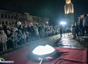 С коледна премяна засия централната част на Ботевград