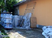 Спасиха щъркел, паднал от гнездото при складовете за търговия на едро