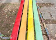 Деца почистиха и боядисаха детска площадка 