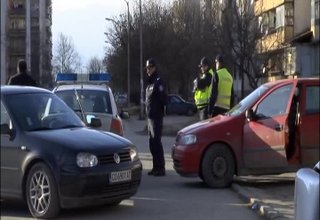 Вчера в квартал Север в Ботевград бе проведена специализирана полицейска акция срещу битовата престъпност Скрийншот