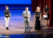 Две почетни отличия бяха връчени преди началото на концерт-спектакъла “Памет и бъдеще – 90 год. с името на Ботев и 140 год. читалище“