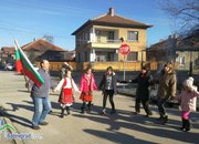 Фолклорни танци, духова музика и много настроение при изпълнението на обичая “Топене на пръстени“