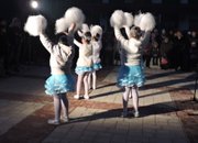 10 000 лампички осветиха коледната елха тази вечер в центъра на Етрополе  