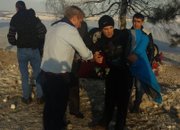 Петър Москов оказва първа помощ на ранени в катастрофа (снимки)