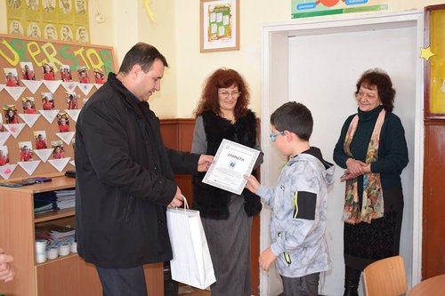 Ученици от Етрополе са отличени в конкурса за рисунка „ПОЛИЦАЯТ Е МОЙ ПРИЯТЕЛ И УЧИТЕЛ“