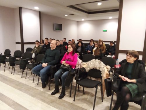 Клуб „Спорт и здраве – Етрополе“ с предколеден подарък за жителите в Етрополе
