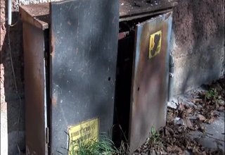 Десетки табла на ЧЕЗ стоят отворени и създават реална опасност Скрийншот