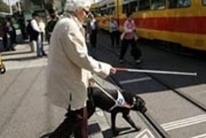 В продължение на 24 години италианец се преструва на сляп