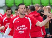 Тройка със сирената донесе щастлива победа на Лукойл Академик