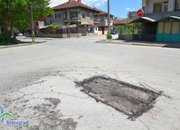 Асфалтират дупките по ул."Витоша" 