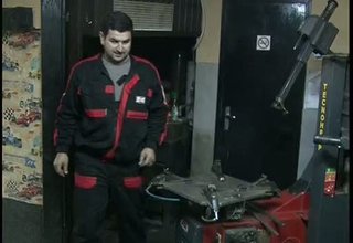 Ботевградчанинът Иван Симеонов спечели състезанието Механик на годината Скрийншот