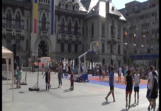 Преди първия от двата мача на Балкан с Крайова от румънското турне от общината на шестия по големина град в Румъния бяха организирали впечатляващ спортен фест с участието на стотици млади спортисти в над 10 вида спорт.. Скрийншот