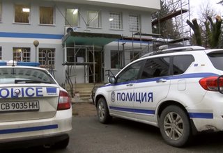 Само 20 на сто от служителите на полицията са изявили готовност да се ваксинират доброволно срещу коронавирус Скрийншот