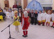 Деца от Детска градина “Звънче“ поднесоха празнична програма в Дома за възрастни хора “Д-р Адриян Атанасов“ 