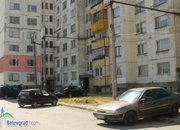 19-годишен оцеля, след като се хвърли от осмия етаж