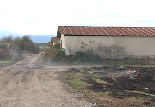 Пожар в двора на бившото ТКЗС в Новачене Скрийншот